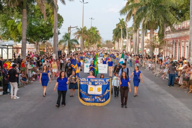 Desfile Cívico-Militar de Corumbá reúne 72 instituições na comemoração dos 248 anos