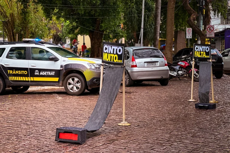 AGETRAT realiza ação para ampliar o uso do cinto de segurança em Corumbá