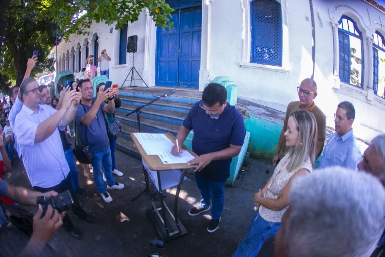 Prefeito assina ordem de serviço para concluir reforma do Pedro Paulo de Medeiros