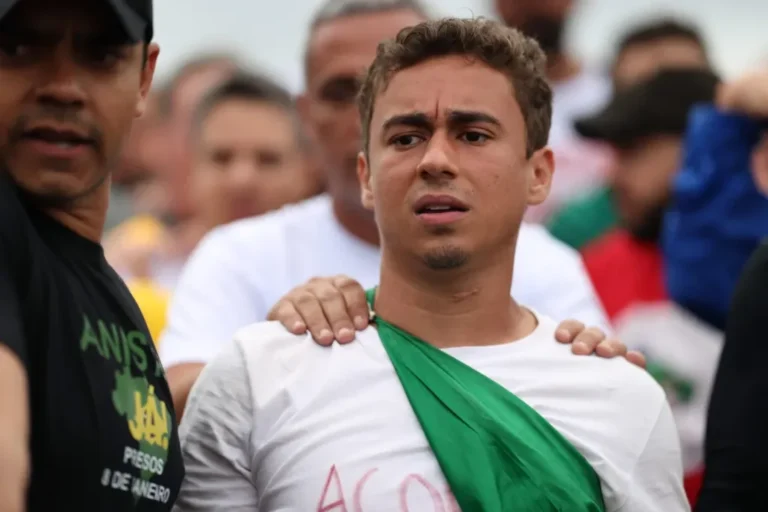 Nikolas Ferreira apagando post relacionado a laudo falso da Polícia Federal