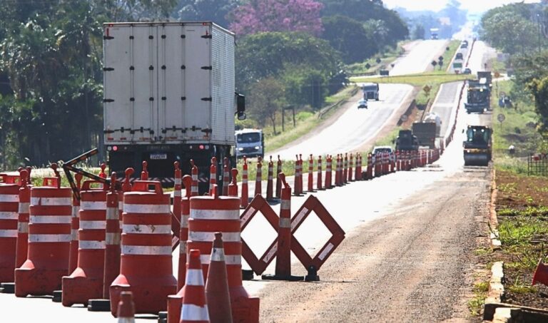 Obras da BR-163 incluem novos pontos de ônibus e passagem de fauna em MS
