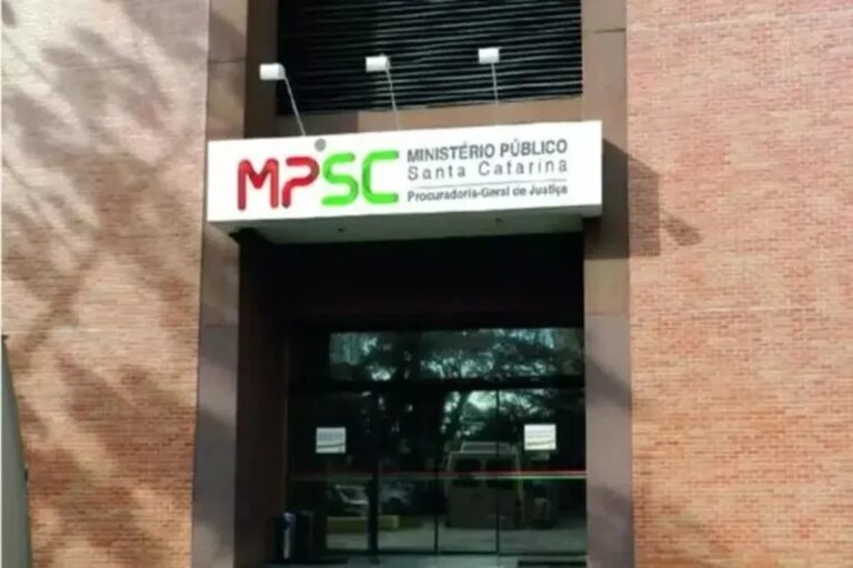 Juíza determina sentença em tribunal para caso de tortura e morte de criança autista