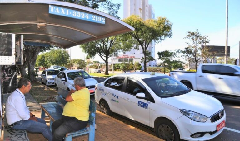 Campo Grande regulamenta Táxi Black e libera táxis nos corredores de ônibus