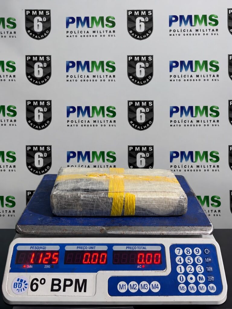 Força Tática encontra tablete de cocaína em mochila durante fiscalização de ônibus em Corumbá