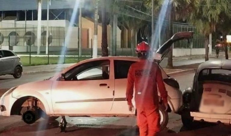 Adolescente fica ferida após carro bater em árvore na Avenida Porto Carreiro