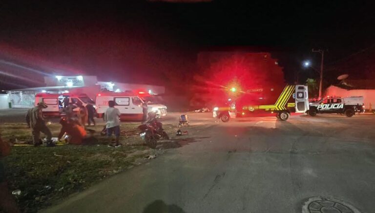 Colisão entre duas motos deixa três feridos em cruzamento de Corumbá