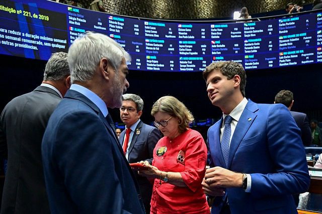 Senado aprova fim da escala 6×1 em dois turnos e texto vai à promulgação