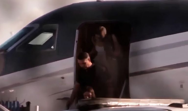 Avião em que Flávio Bolsonaro estaria pousa em Miami após escala no Equador