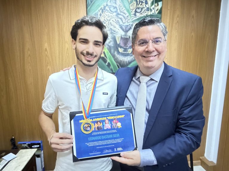 Estudante recebe Medalha do Mérito da Juventude em Campo Grande