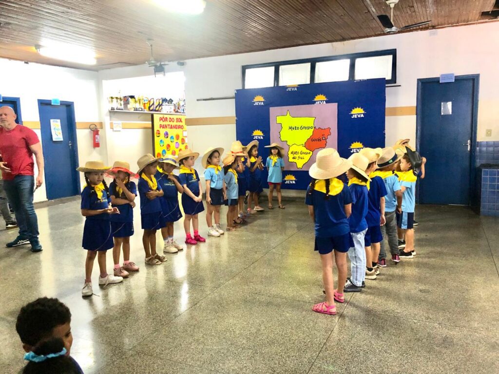Alunos transformam escola de Campo Grande em mostra sobre Brasil e Pantanal