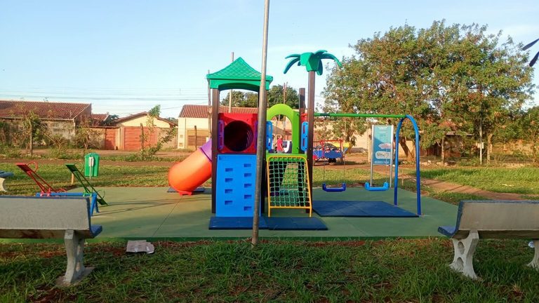 Dois bairros recebem novos playgrounds e projeto chega a 60% da meta na Capital