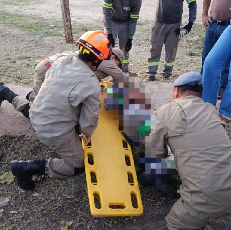 Trabalhador cai de estrutura metálica e fratura perna durante montagem em Corumbá