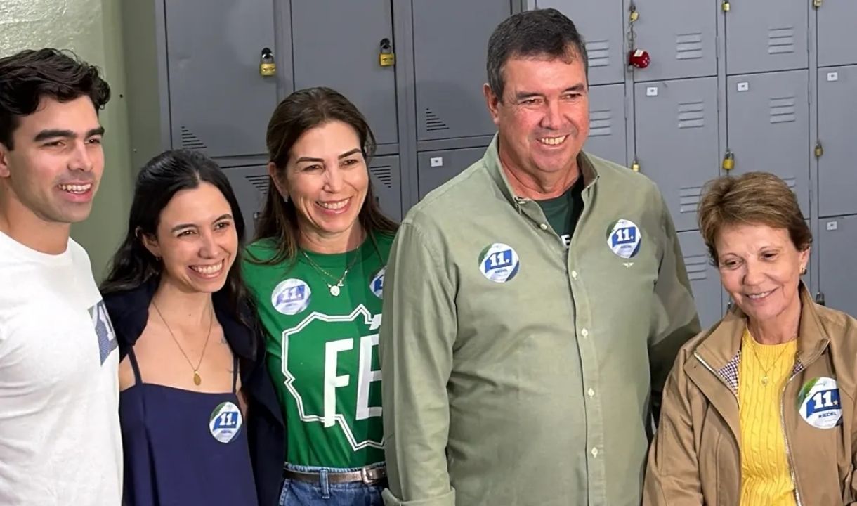 Riedel vota em Campo Grande e diz que só projeta resultado após abertura das urnas