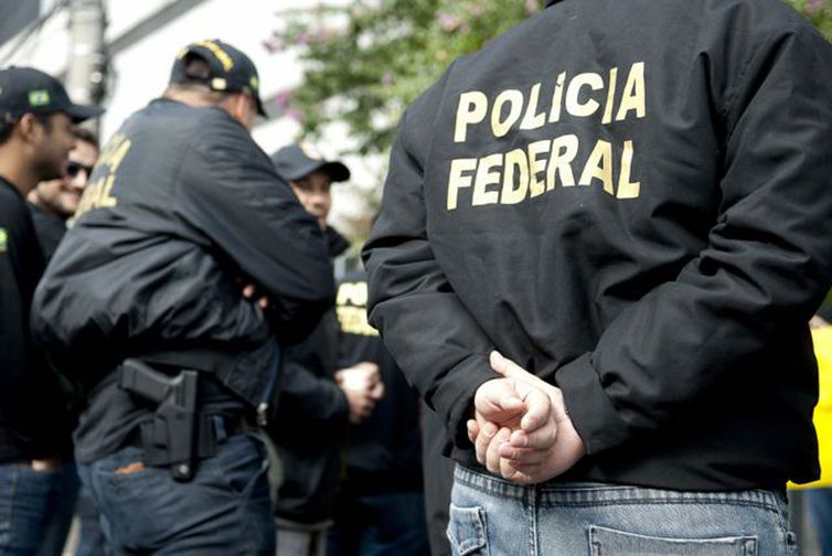 PF faz operação contra pagamento de propina a policiais no Rio