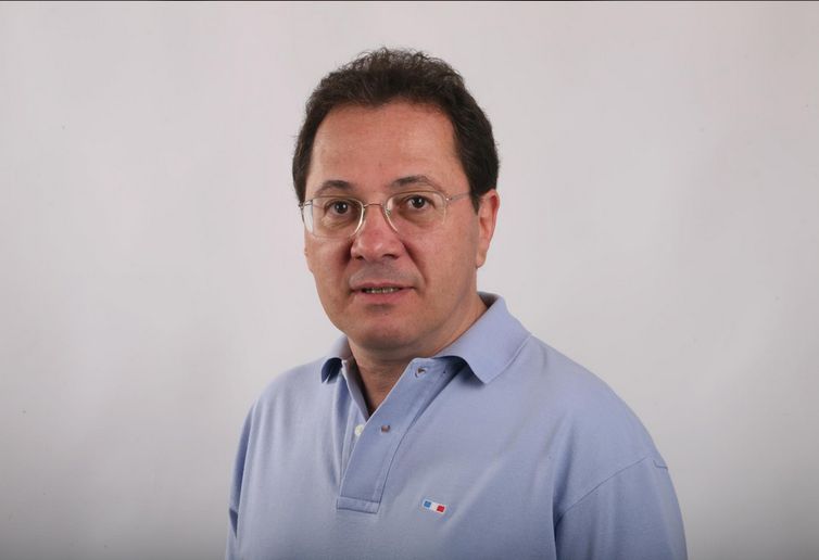 Jornalista Beto Coura morre aos 63 anos
