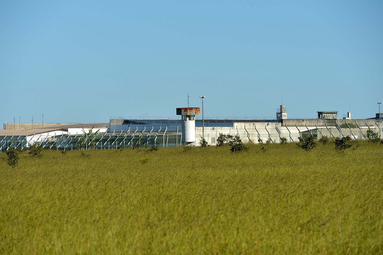 Dezessete presos fogem de penitenciária do Distrito Federal