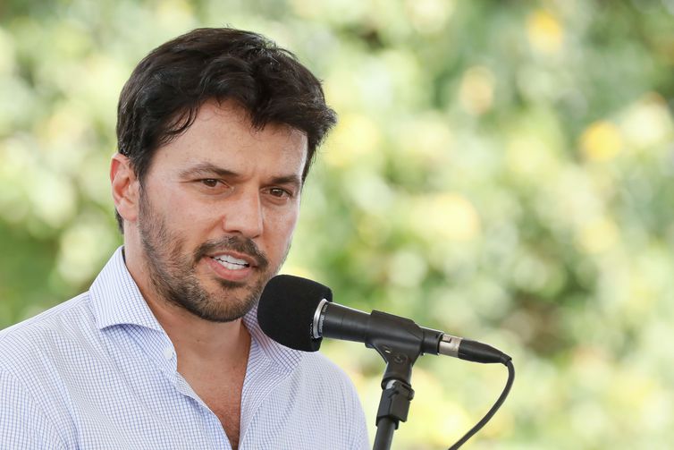 Ministro das Comunicações é diagnosticado com covid-19