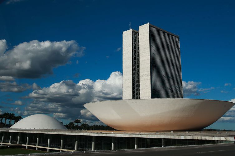 Câmara busca alternativas para retomar discussão de MP do Mandante