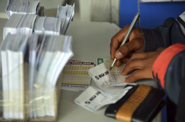 Mega-Sena acumula e prêmio vai a R$ 29 milhões.