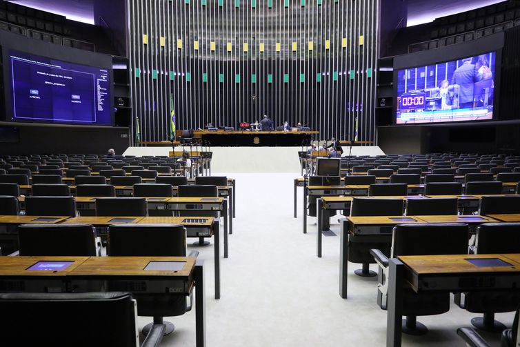 Cinco categorias que tiveram piso salarial extintos reagem a decisão da Câmara