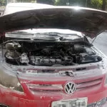Após pane elétrica, carro pega fogo ao lado de posto de combustível em Corumbá