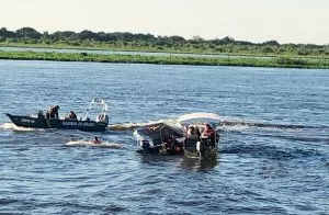 Leia mais sobre o artigo Barco que participava de procissão fluvial de São Pedro naufraga em Corumbá; ninguém ficou ferido