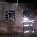 Casa é incendiada em Ladário e morador suspeita da ex-companheira