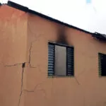 Bombeiros combatem incêndio em residência no Guató; suspeito foi detido pela PM