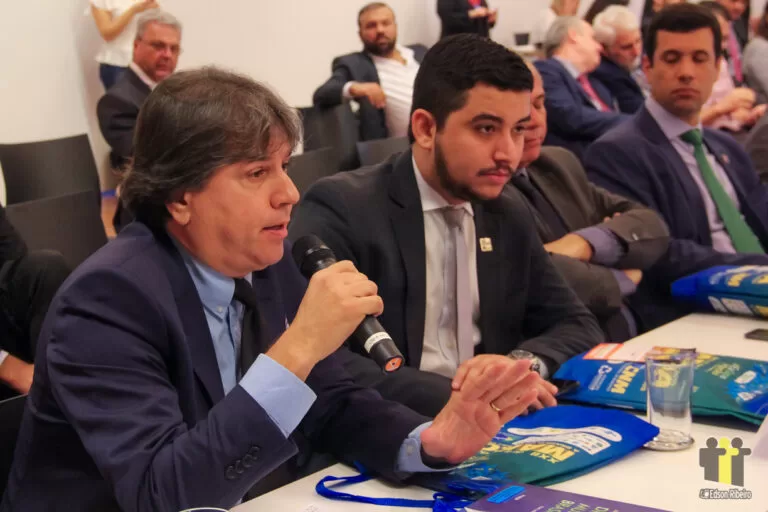 Em Brasília, prefeitos buscam apoio a PEC que concederia mais dois anos de mandato