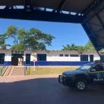 Homem ameaça mulher com garrafa quebrada e acaba preso pela PM