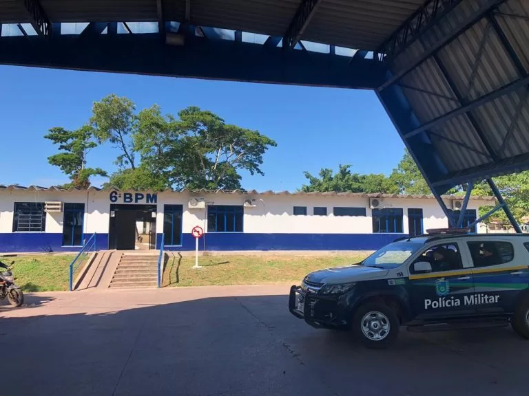 Homem ameaça mulher com garrafa quebrada e acaba preso pela PM