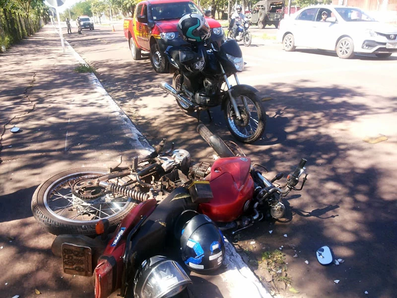 Você está visualizando atualmente Colisão entre motocicletas na Avenida Rio Branco deixa uma pessoa ferida