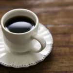 Excesso de café aumenta chance de pressão alta em pessoas predispostas