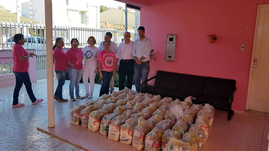 Você está visualizando atualmente Empresa Andorinha realiza entrega de cestas básicas para Rede Feminina de Combate ao Câncer de Corumbá