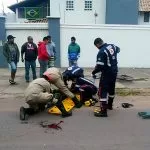 Ciclista sofre ferimentos na cabeça após colidir com motociclista no Popular Velha