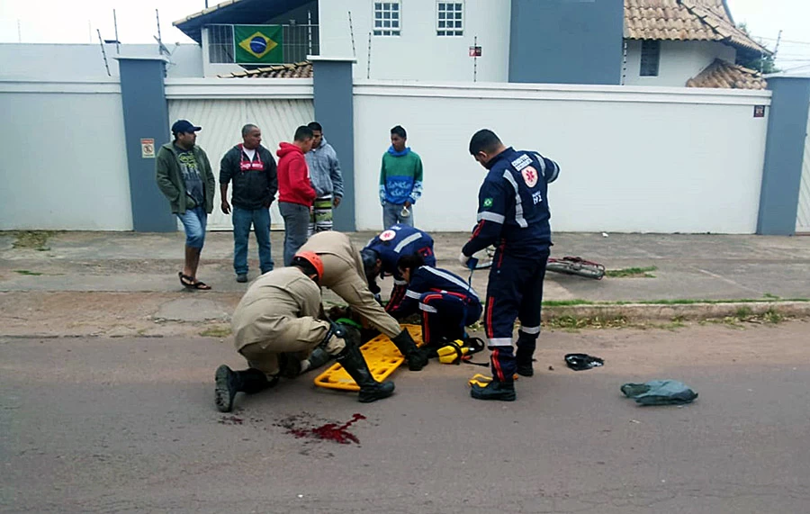 Leia mais sobre o artigo Ciclista sofre ferimentos na cabeça após colidir com motociclista no Popular Velha