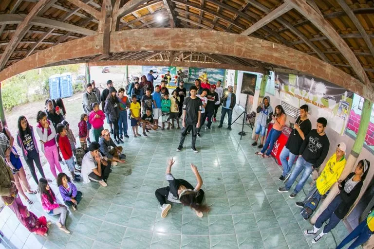 Com participação de jovens, ‘Arte nos Bairros’ descentraliza acesso à cultura