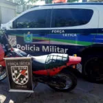 Vídeo | Motocicleta furtada é recuperada pela PM em matagal no Nova Corumbá