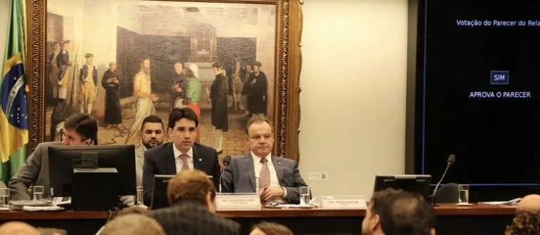 Comissão da Câmara aprova texto base da reforma da Previdência