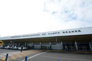 Leia mais sobre o artigo Bebê fica preso em carro no aeroporto de Campo Grande e mobiliza Corpo de Bombeiros