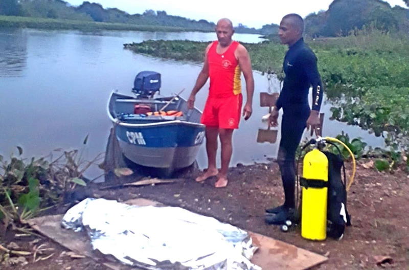 No momento, você está visualizando Bombeiros encontram corpo de homem que caiu de embarcação no Rio Paraguai