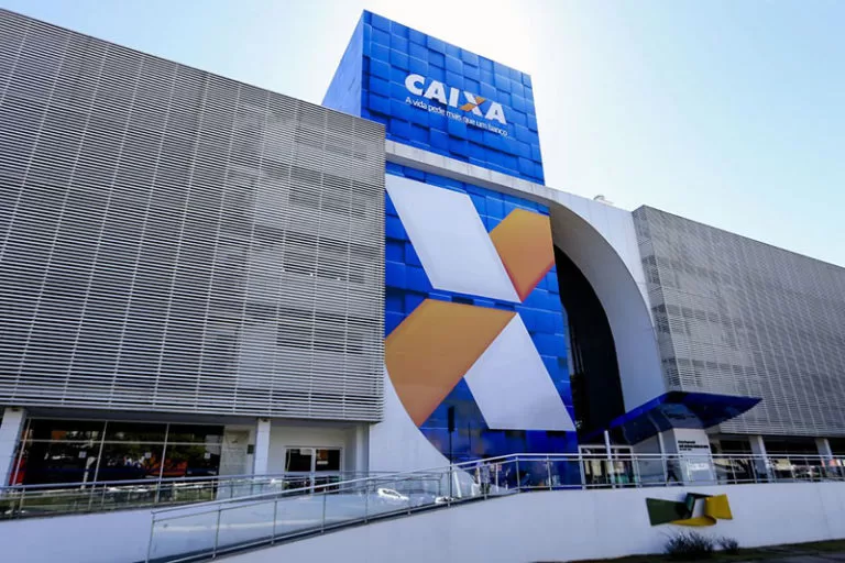 Caixa começa a pagar parcela de outubro do Auxílio Brasil