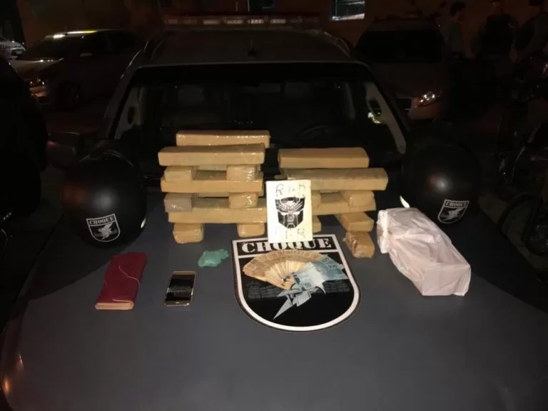 Para pagar dívida do ex com o tráfico e salvar filhos de morte, jovem aceita transportar drogas e acaba presa