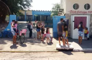Leia mais sobre o artigo Mulher e criança de dois anos são atropelados por motocicleta em frente de escola na Porto Carrero