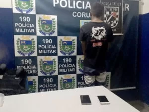 Leia mais sobre o artigo Após roubar celular de adolescentes, foragido da justiça é preso pela Força Tática de Corumbá