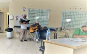 Leia mais sobre o artigo Projeto Música no Leito leva alegria e conforto para pacientes da Santa Casa de Corumbá