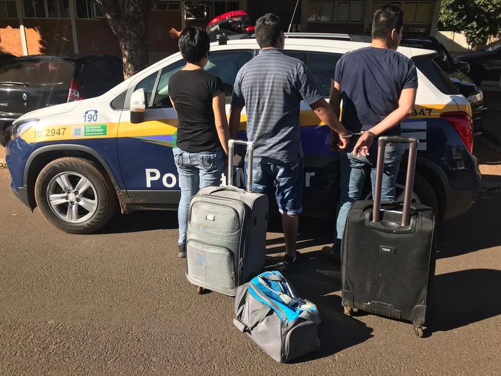 Você está visualizando atualmente Peruanos que saíram da Bolívia com 43,5 quilos de maconha são presos pela Polícia na MS 395