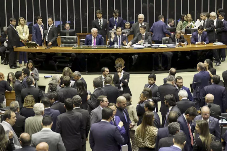 Câmara aprova texto-base da reforma da Previdência por 370 votos a 124