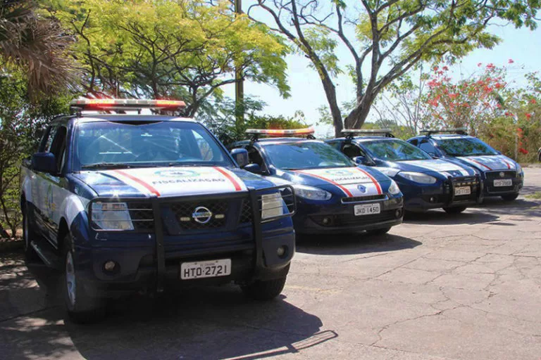 PRF entrega duas viaturas para Agetrat em Corumbá