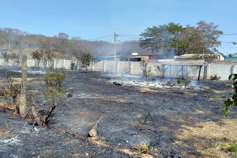 Você está visualizando atualmente Corpo de Bombeiros combatem três incêndios na área urbana de Corumbá
